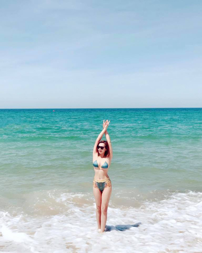 Loạt ảnh bikini nóng bỏng của Lã Thanh Huyền ngày đầu năm mới Loạt ảnh bikini nóng bỏng của Lã Thanh Huyền ngày đầu năm mới